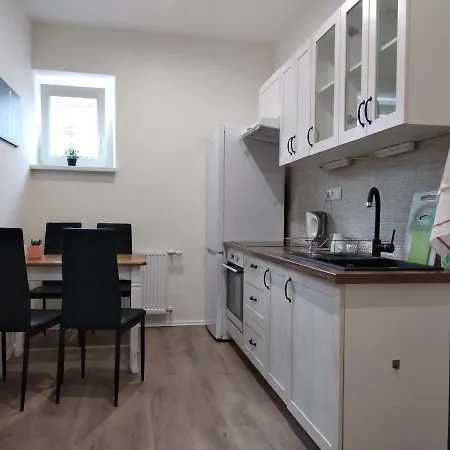 Kate & Jenny - Cosy Place In The Center Apartment
